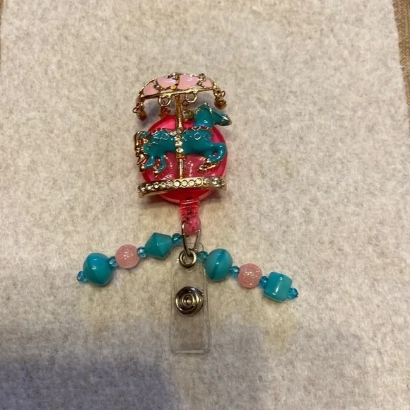 Hand crafted Carousel poney badge holder - Picture 5 of 7